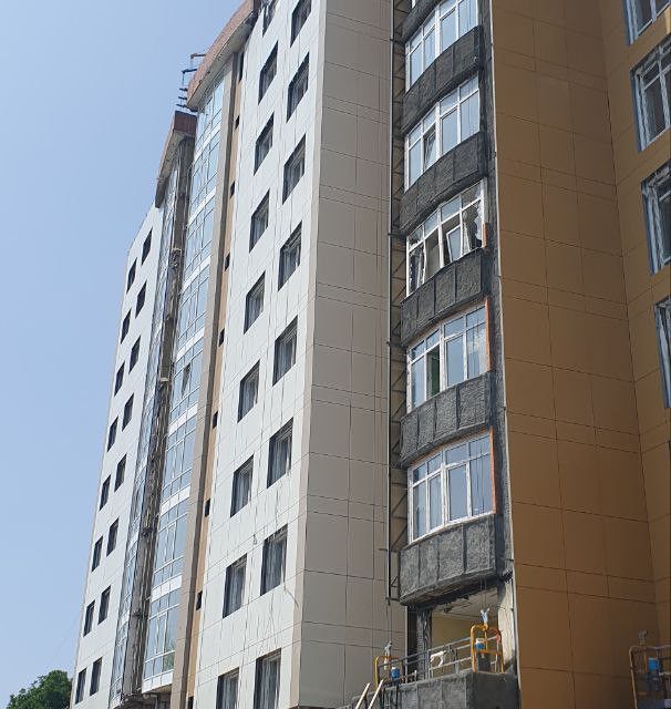 Продаётся 4-комнатная квартира, 194 м²