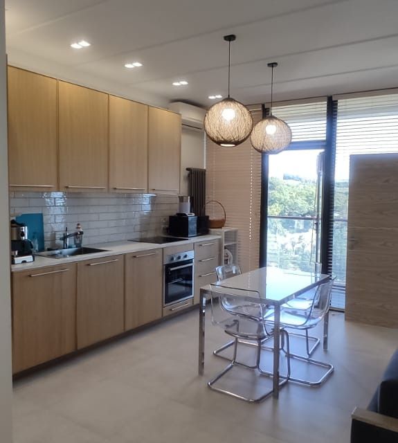 Продаётся 1-комнатная квартира, 75.8 м²