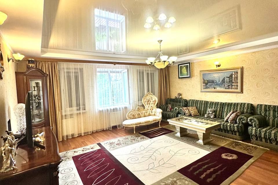 Продаётся таунхаус, 3-эт., 200 м²