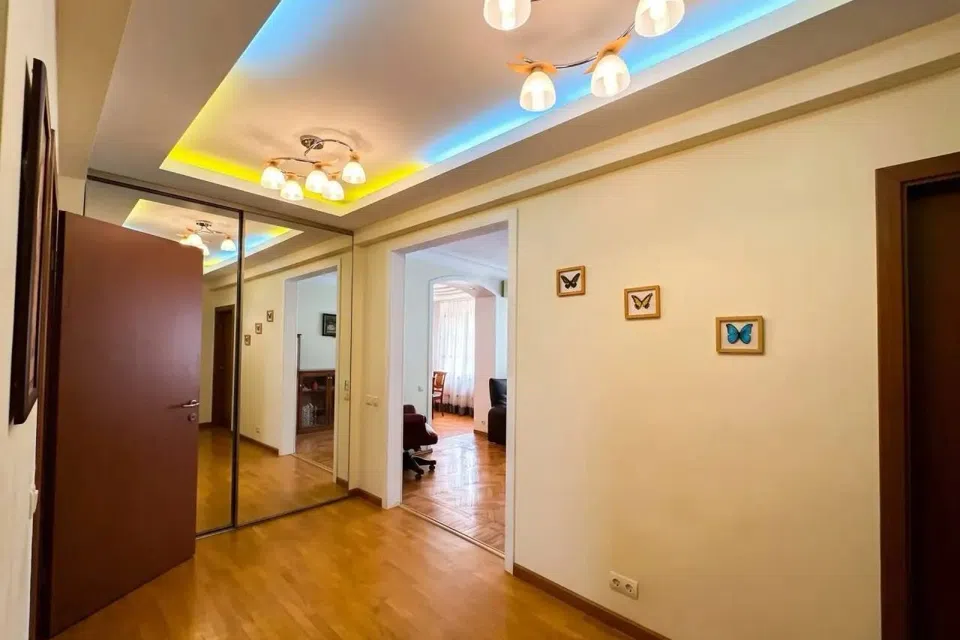 Продаётся 4-комнатная квартира, 115 м²