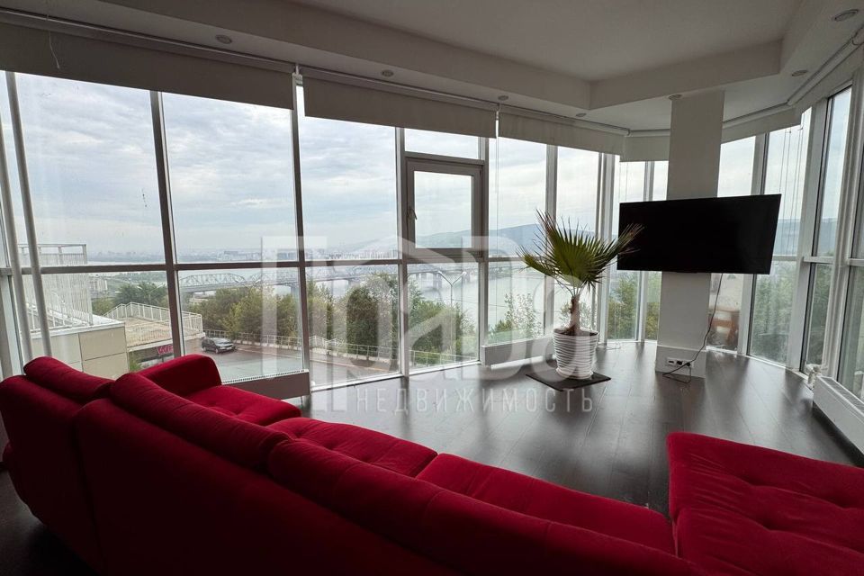 Продаётся 4-комнатная квартира, 130.3 м²