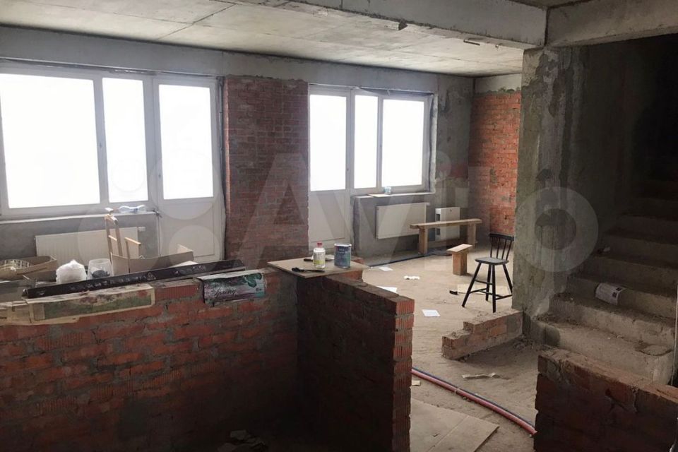 Продаётся 4-комнатная квартира, 191 м²