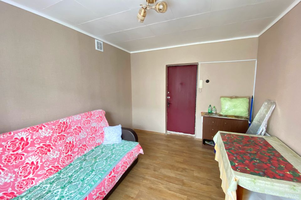 Продаётся комната в 5-комн. квартире, 12.2 м²