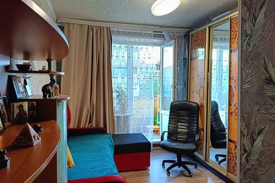 Продаётся 3-комнатная квартира, 49.3 м²