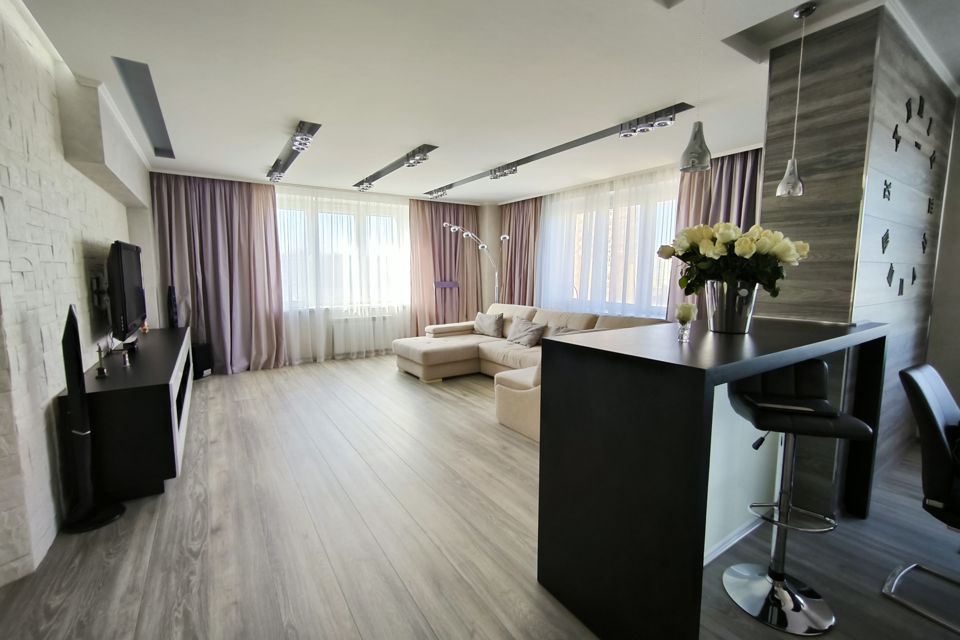 Продаётся 4-комнатная квартира, 156.9 м²