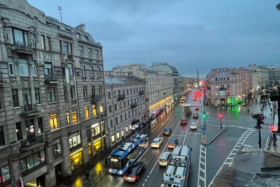 Продаётся 4-комнатная квартира, 161.3 м²