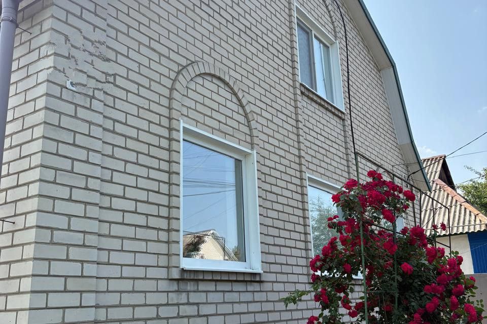 Продаётся 2-этажный дом, 200 м²