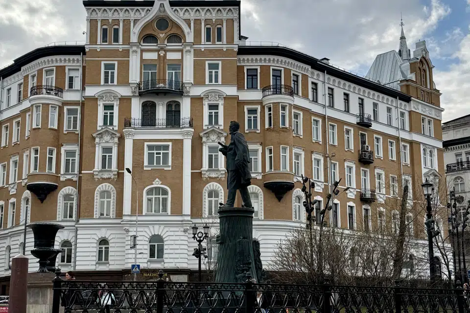 Продаётся 3-комнатная квартира, 134.7 м²