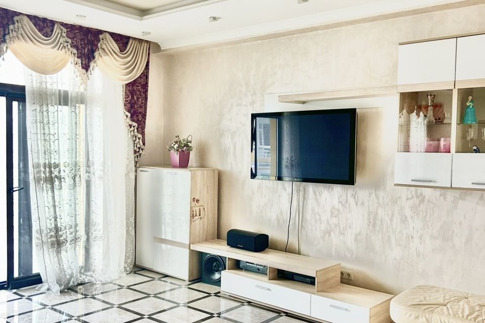 Продаётся 3-комнатная квартира, 114 м²