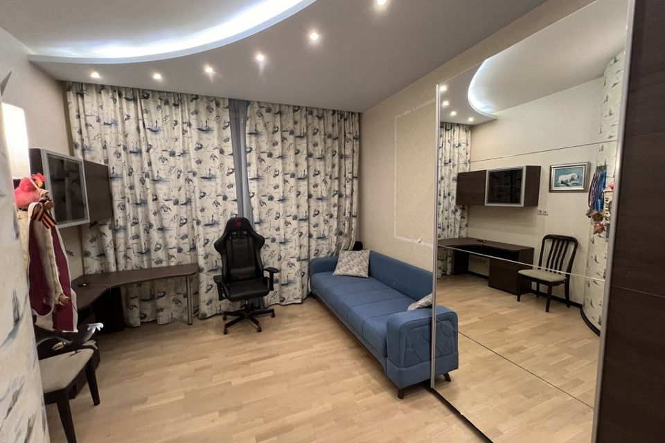 Продаётся 4-комнатная квартира, 117 м²