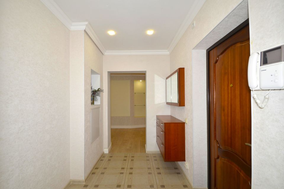 Продаётся 3-комнатная квартира, 136 м²
