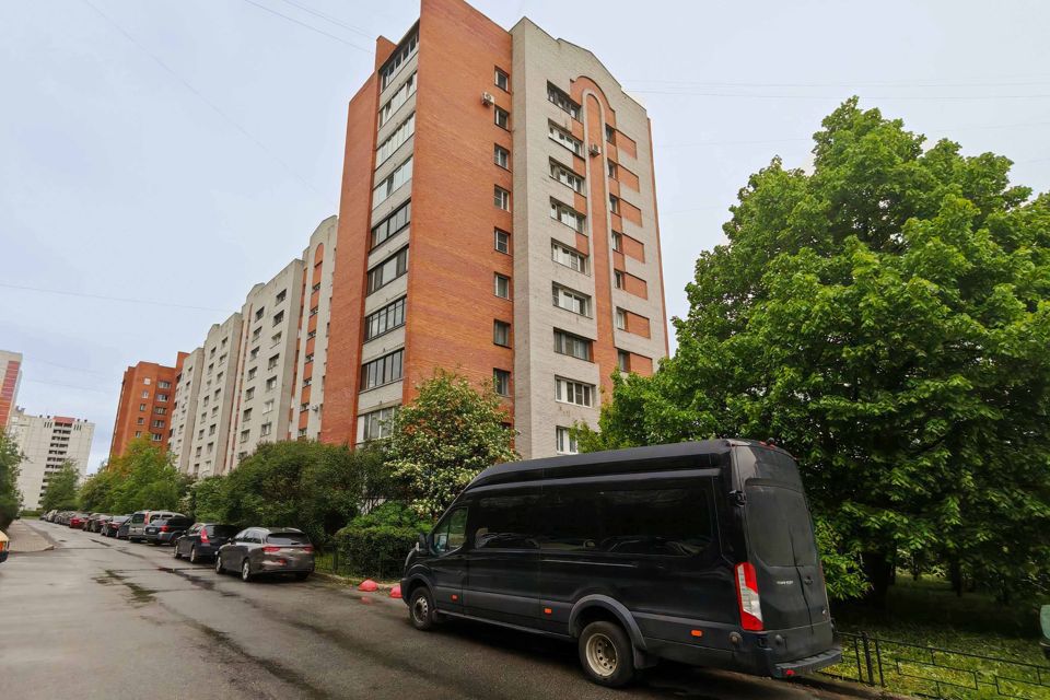 Продаётся 4-комнатная квартира, 105 м²