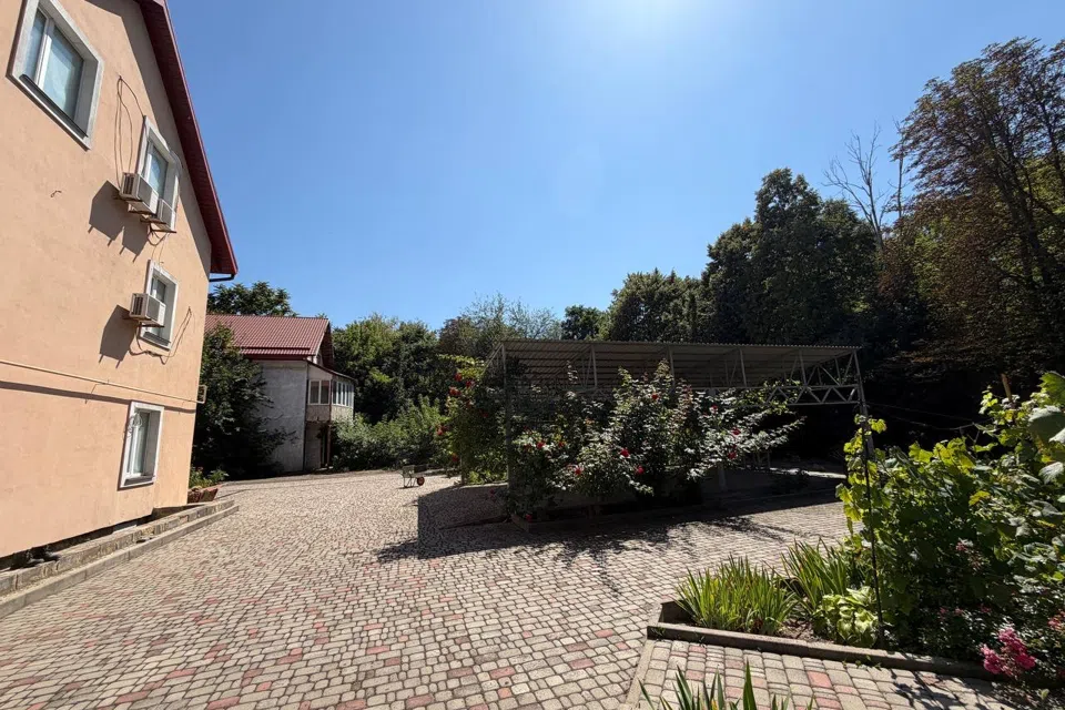 Продаётся 5-комнатная квартира, 320 м²