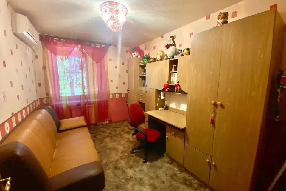 Продаётся 4-комнатная квартира, 107 м²