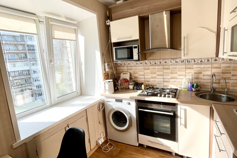 Продаётся 4-комнатная квартира, 60.4 м²