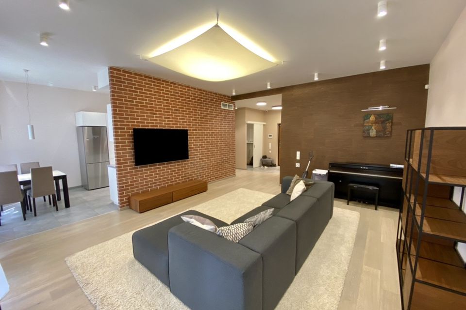 Продаётся 3-комнатная квартира, 127 м²