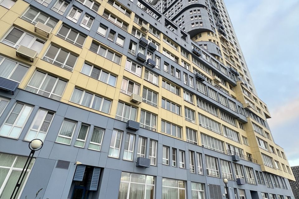 Продаётся 3-комнатная квартира, 183.5 м²