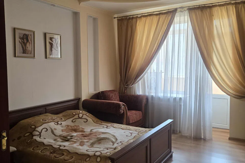 Продаётся 4-комнатная квартира, 148 м²