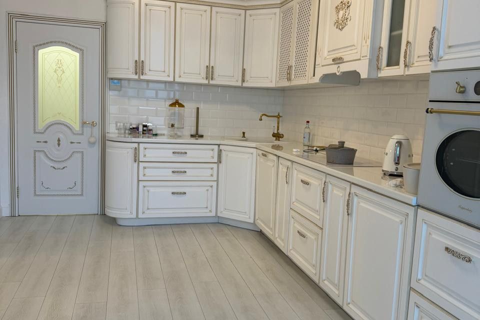 Продаётся 3-комнатная квартира, 155 м²