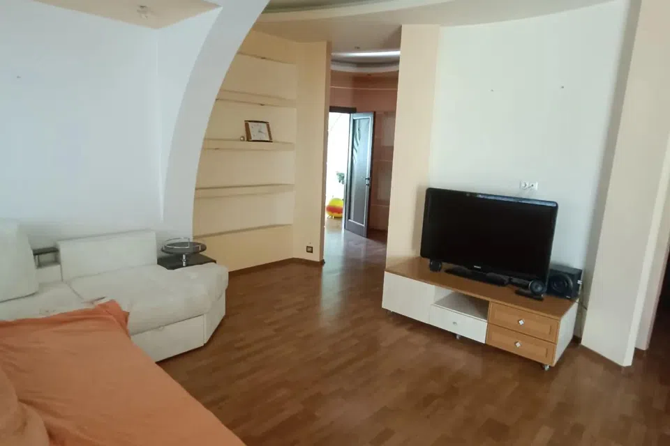 Продаётся 3-комнатная квартира, 142 м²