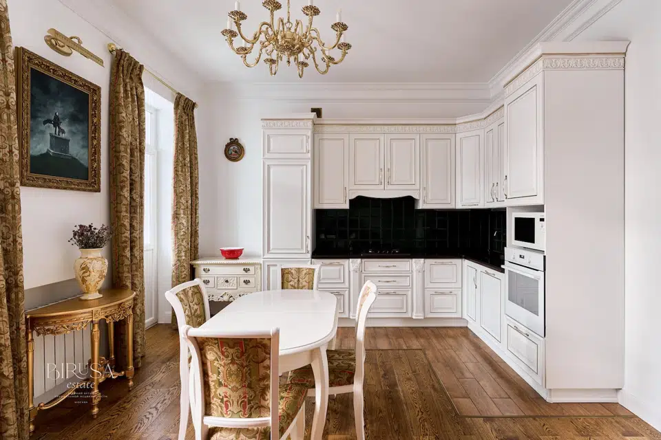 Продаётся 5-комнатная квартира, 108.6 м²