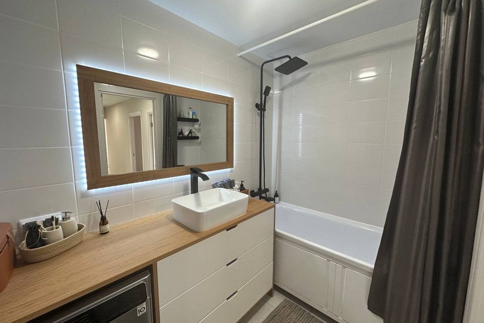 Продаётся 2-комнатная квартира, 60.5 м²