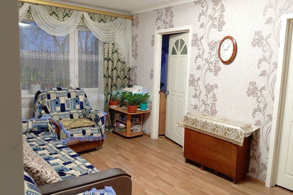 Продаётся 4-комнатная квартира, 60.8 м²