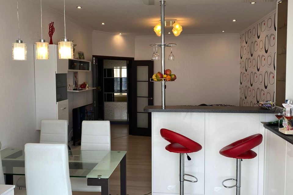 Продаётся 3-комнатная квартира, 87 м²