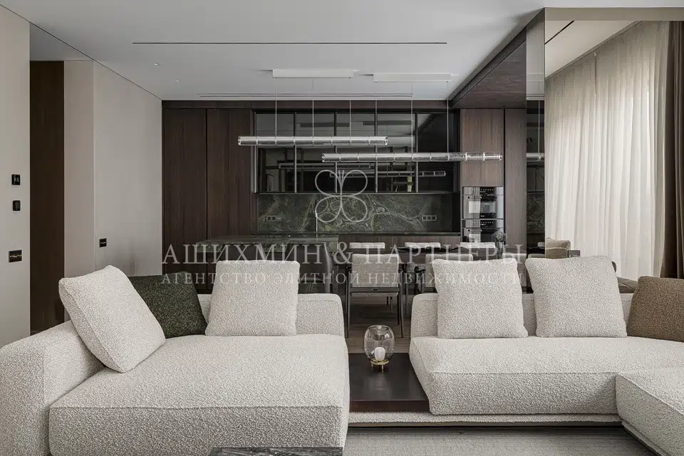 Продаётся 4-комнатная квартира, 160 м²