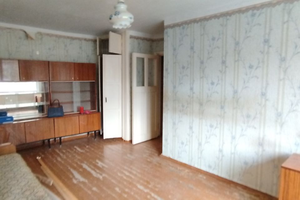Продаётся 4-комнатная квартира, 60.4 м²