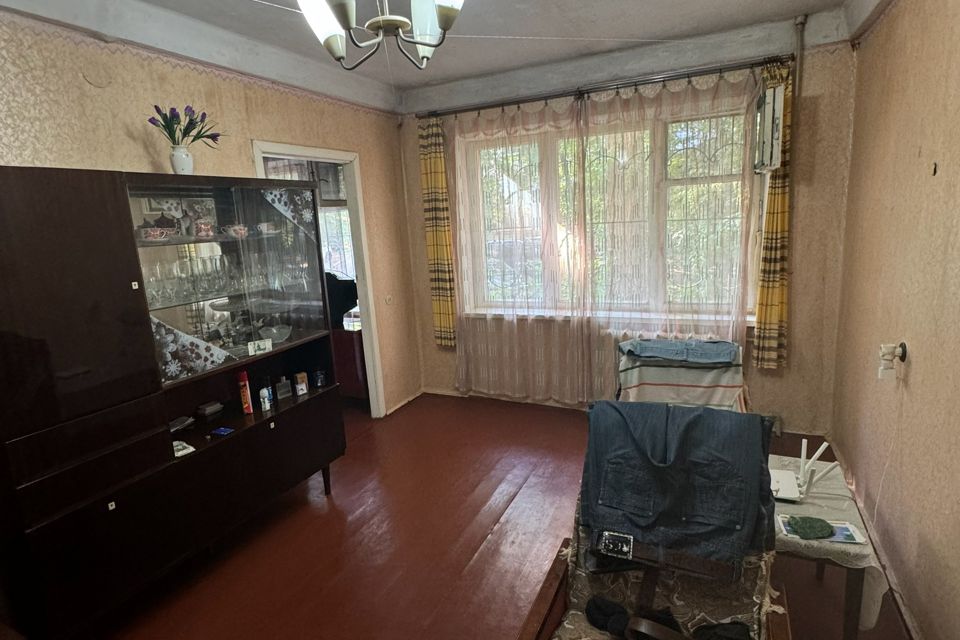 Продаётся 3-комнатная квартира, 43.8 м²