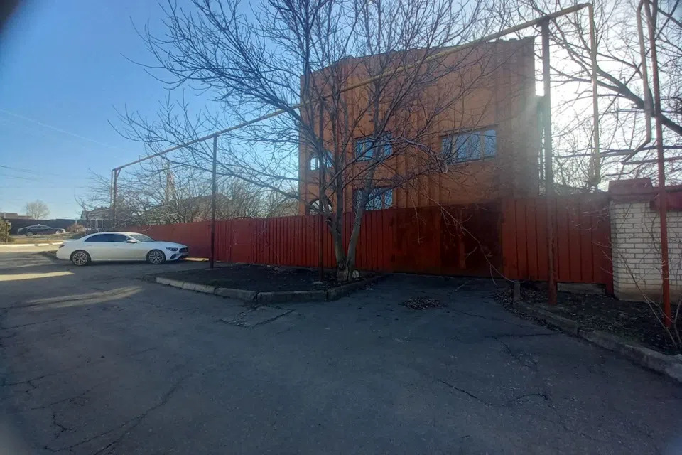 Продаётся 3-этажный дом, 220 м²