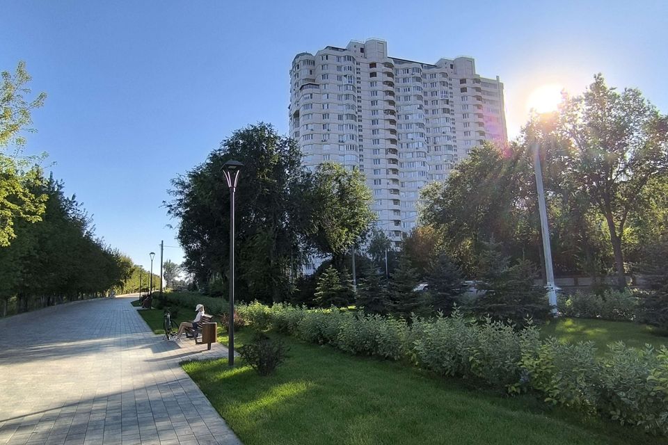 Продаётся 4-комнатная квартира, 278 м²