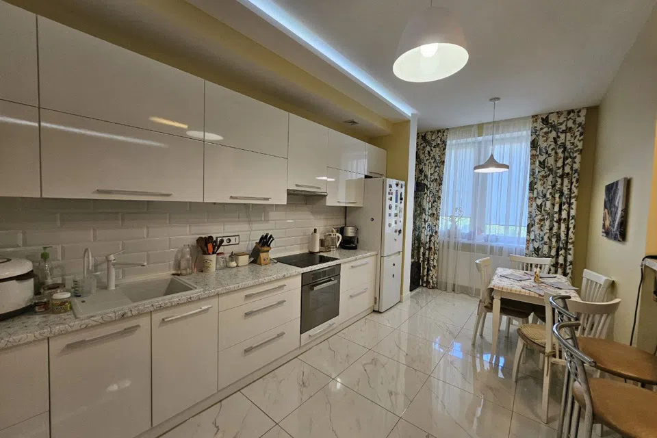 Продаётся 1-комнатная квартира, 52 м²