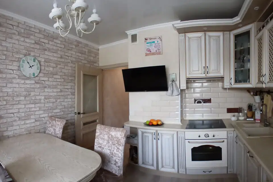 Продаётся 4-комнатная квартира, 98 м²