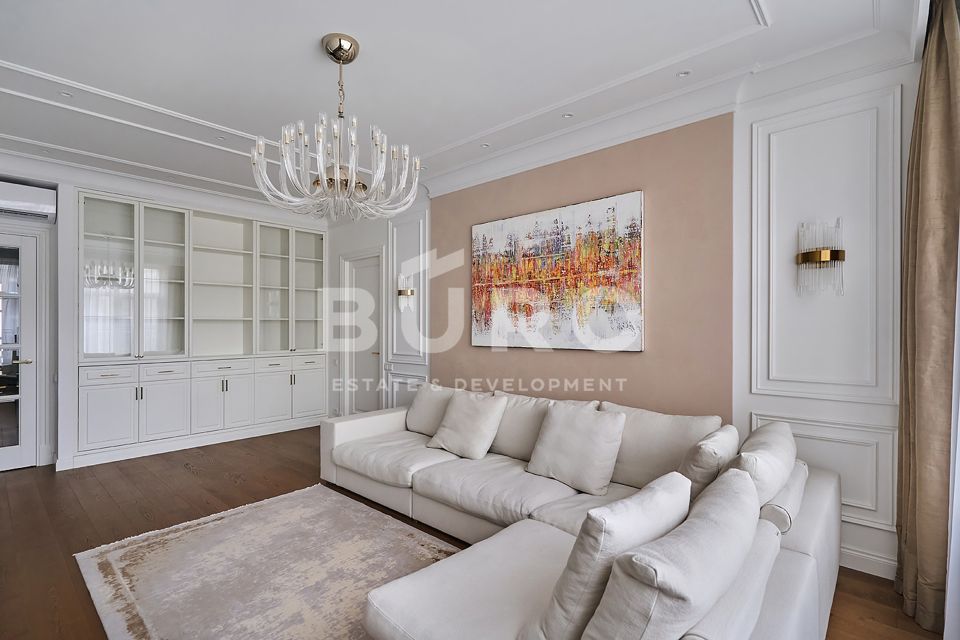 Продаётся 3-комнатная квартира, 101.7 м²