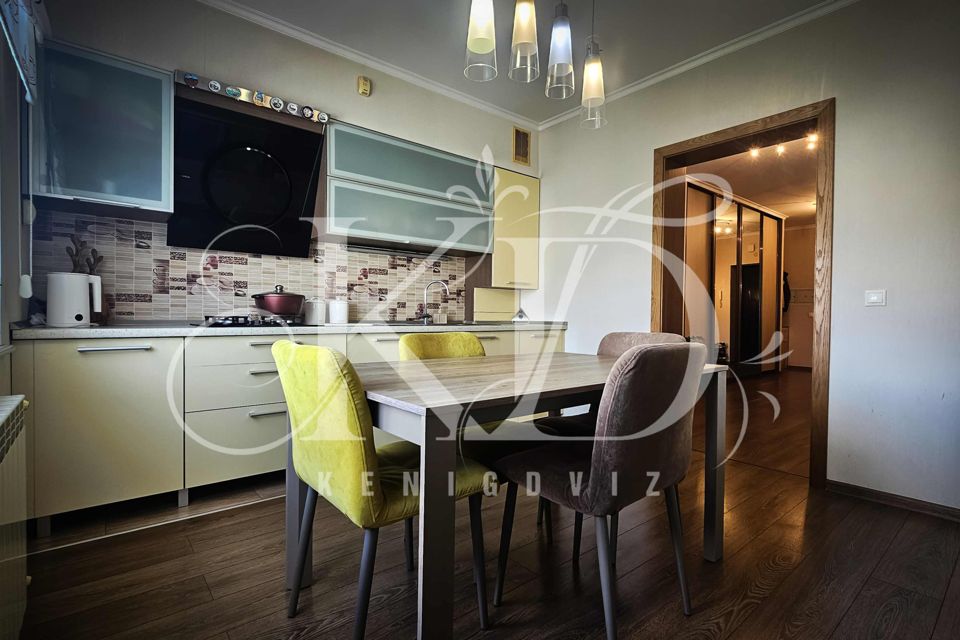 Продаётся 3-комнатная квартира, 98 м²