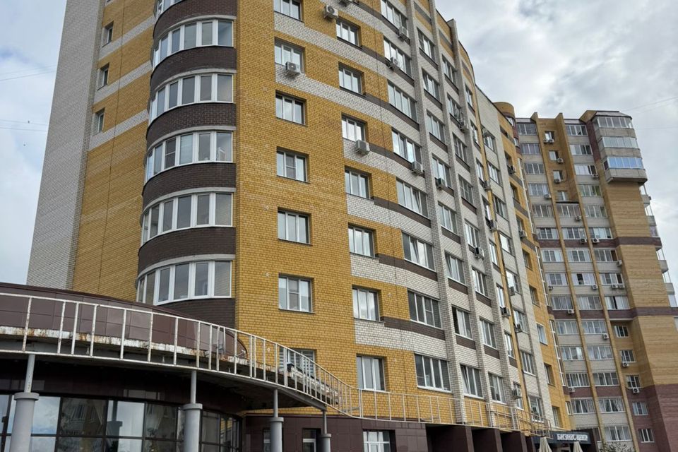 Продаётся 3-комнатная квартира, 105.9 м²