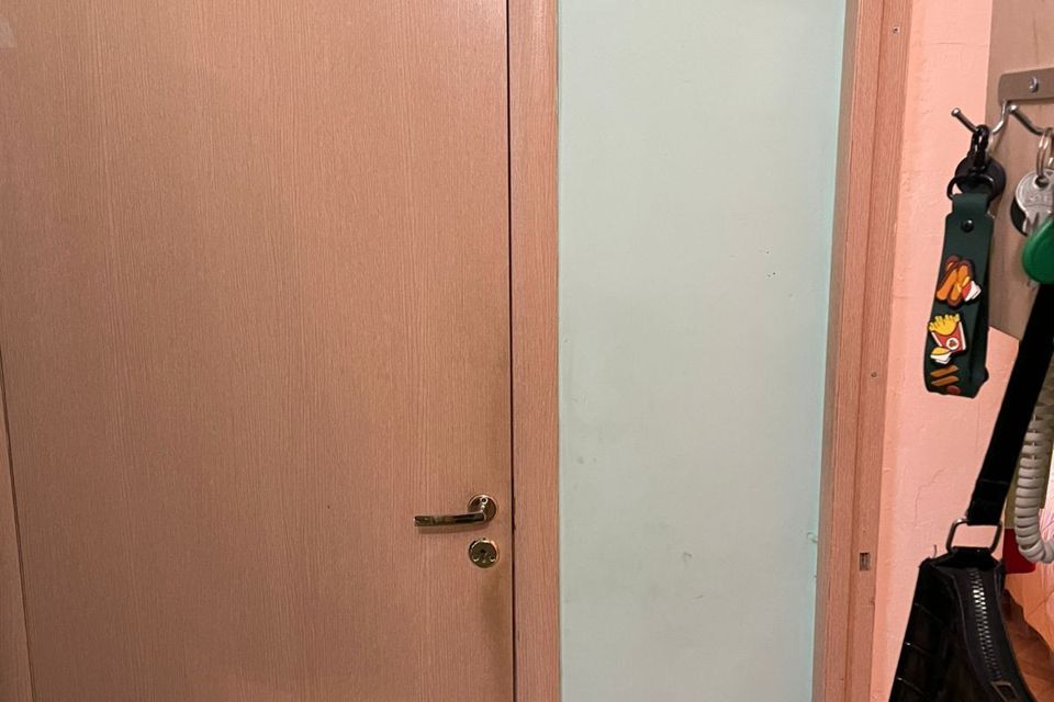 Продаётся 4-комнатная квартира, 49.4 м²
