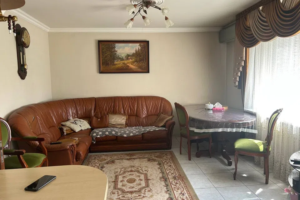 Продаётся 5-комнатная квартира, 170 м²