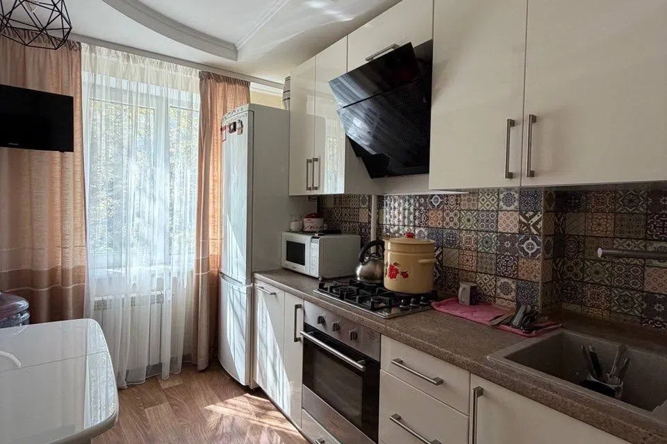 Продаётся 3-комнатная квартира, 64.2 м²