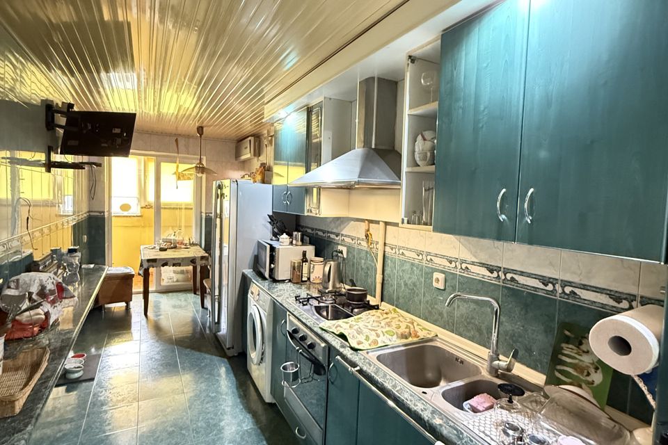 Продаётся 4-комнатная квартира, 99.4 м²