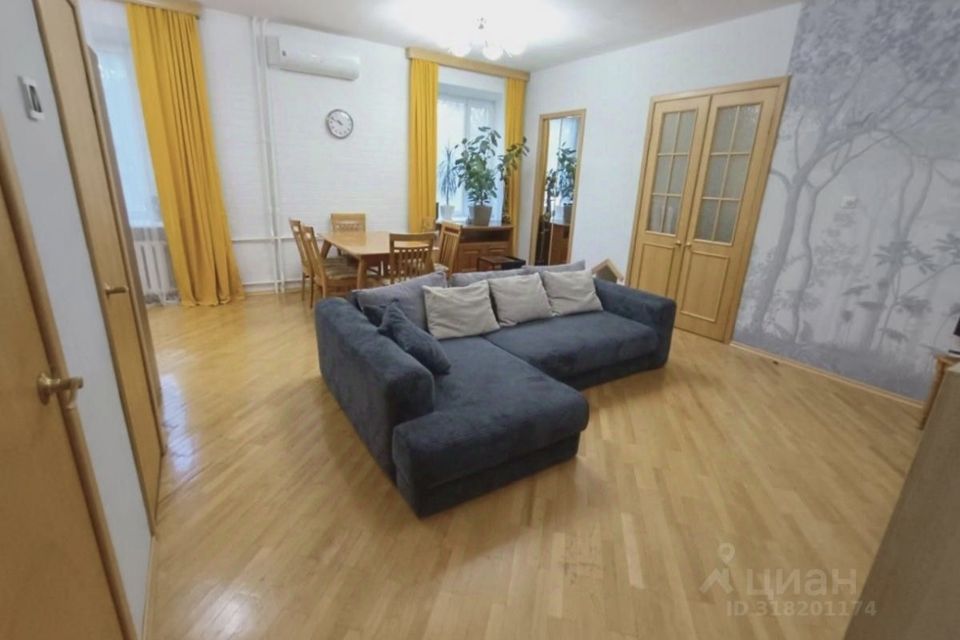 Продаётся 1-комнатная квартира, 62 м²