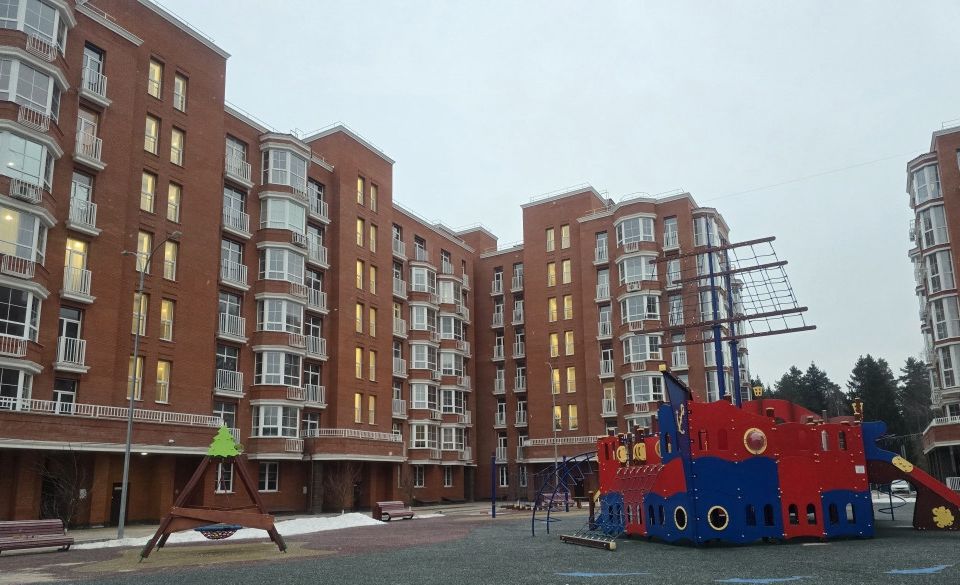 Продаётся 3-комнатная квартира, 101.9 м²