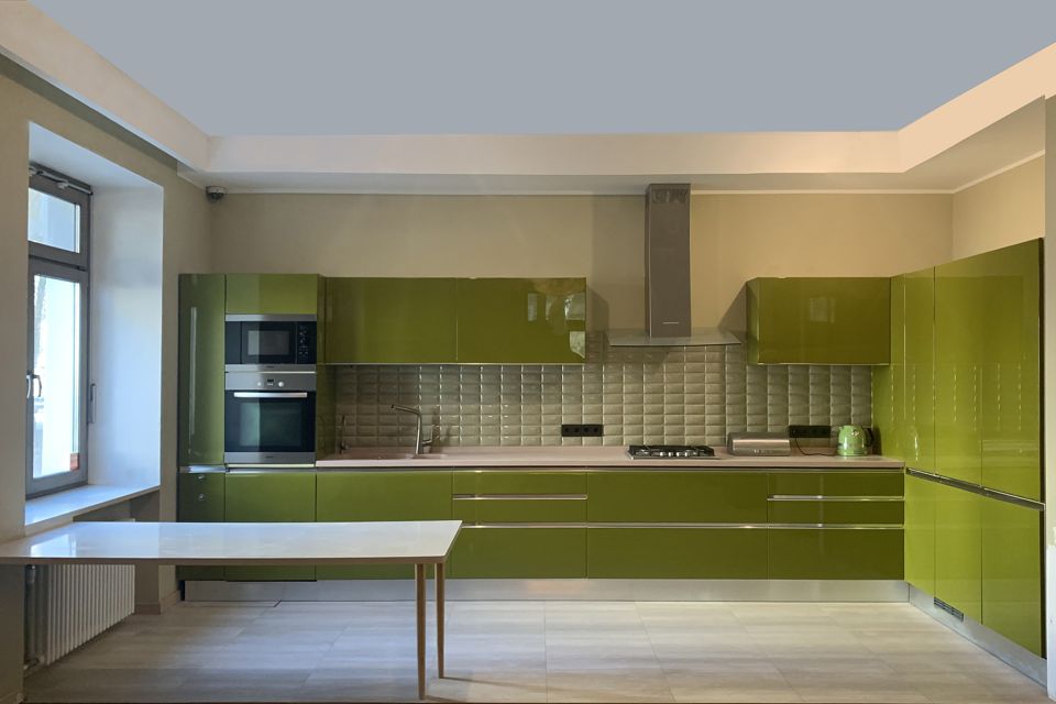 Продаётся 4-комнатная квартира, 160 м²