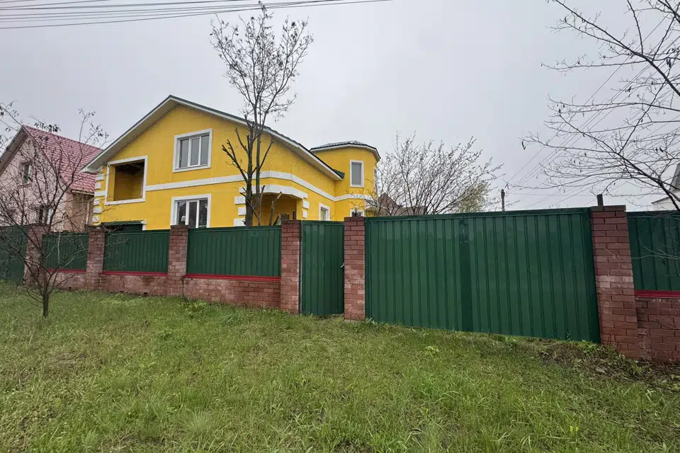Продаётся 3-этажный дом, 270 м²