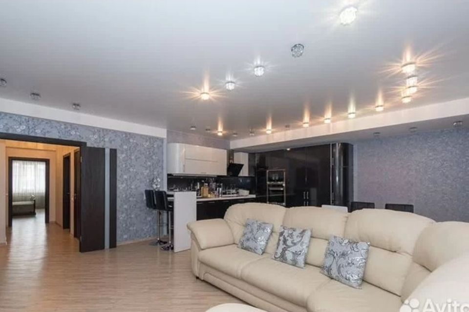 Продаётся 4-комнатная квартира, 130 м²