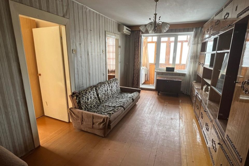 Продаётся 4-комнатная квартира, 60.8 м²