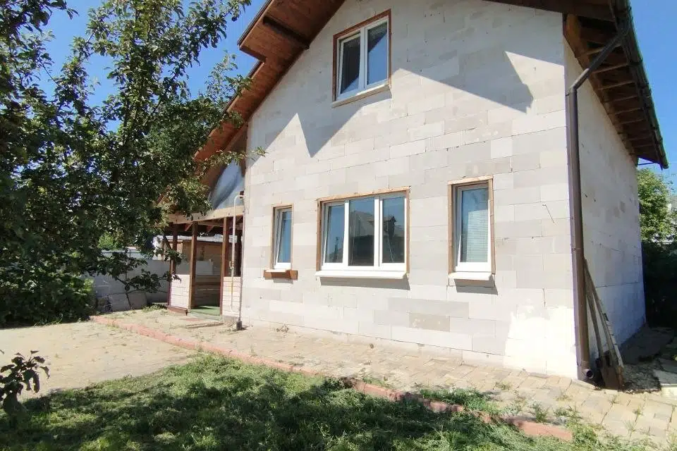Продаётся 2-этажный дом, 185 м²