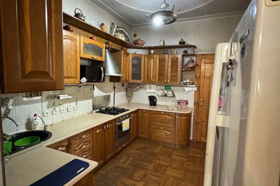 Продаётся 3-этажный дом, 438 м²